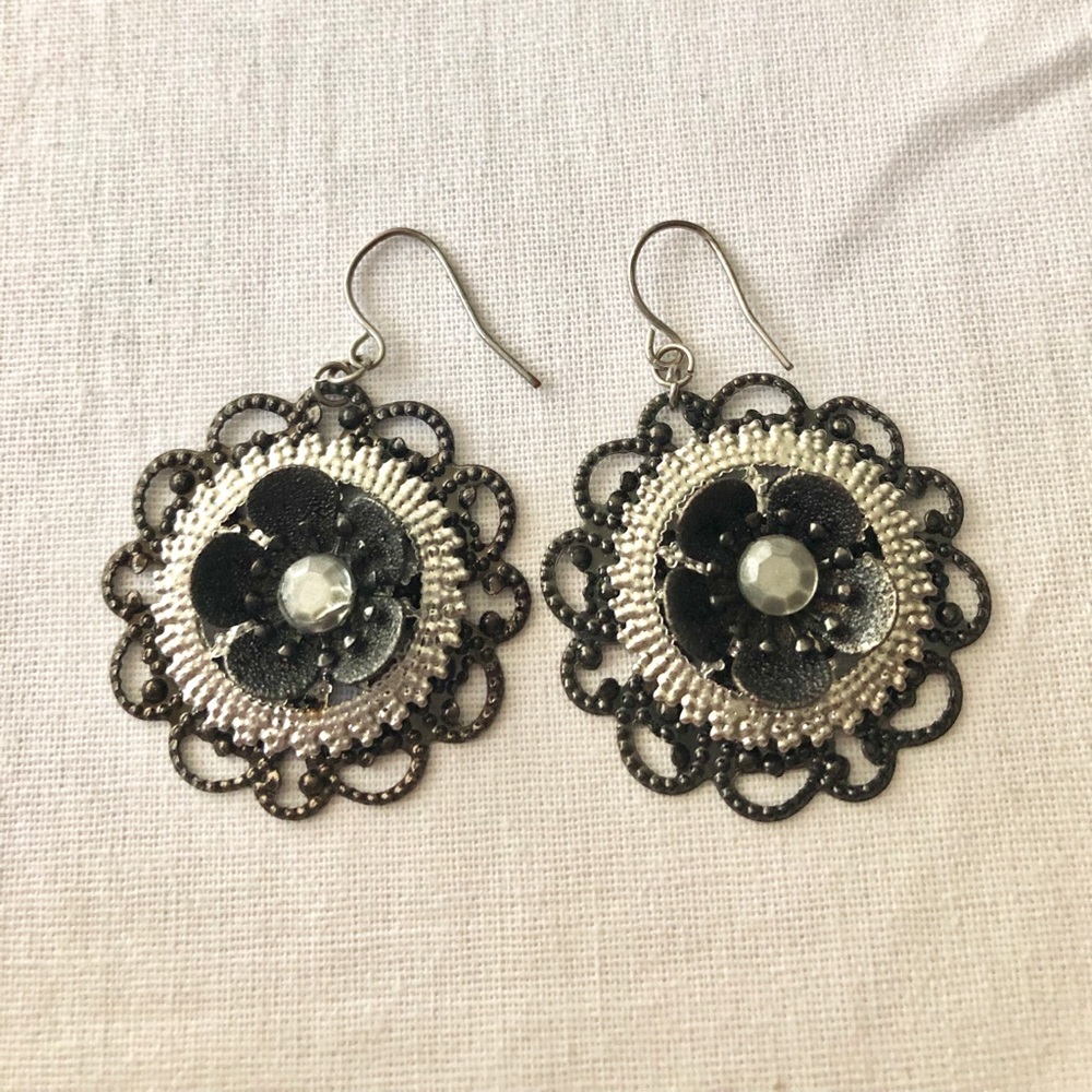 Vintage bohemian floral pierced dangle earrings